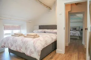 Peggy's Shabby Chic Cottage - Image 5