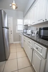 Beachside All Suites Hotel - Image 4