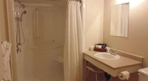 Hillcrest Hall Country Inn - Image 3
