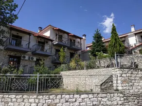 Dolopia Hotel - Image 1