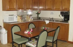 Country Hearth Inn & Suites - Decatur / Atlanta - Image 4