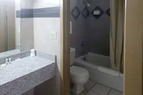 M Star Hotel Alcoa - Image 3