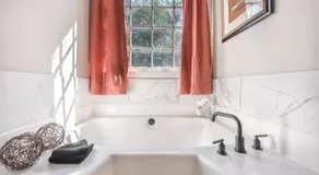 Cozy and Stylish Farmhouse in South Atlanta - Image 5