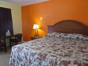 Relax Inn Tyler - Image 4