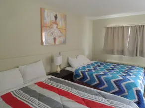 Sharp Motel - Image 5