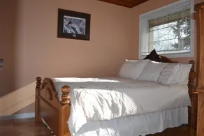 Water's Edge Bed And Breakfast - Image 5