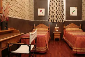 Hostal Paris - Image 4