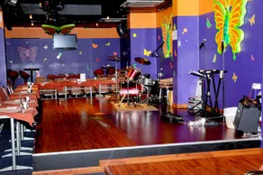 California Suites Hotel - Image 4