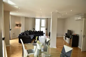 Chelsea Bridge Apartments - Image 2