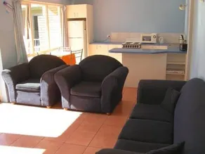 Sunset Court Holiday Apartments - Image 5