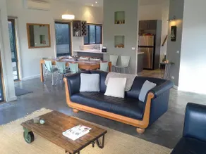 Bay Breeze Holiday Home - Image 3