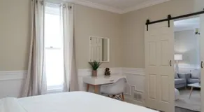 2BR Apt - Central Modern - Image 5
