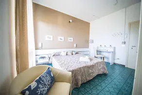 Renzo Hotel - Image 5