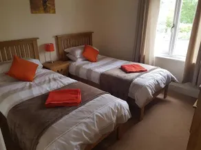 Cardiff Holiday Homes Park Avenue Apartments - Image 3