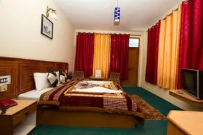 Village Classic Cottage - Image 3