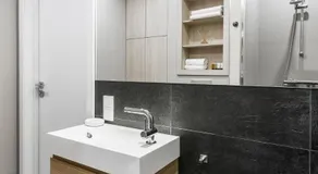 Uptown studio apartment - Image 3