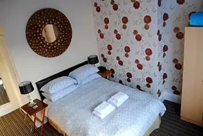 McHalls Hotel - Image 5