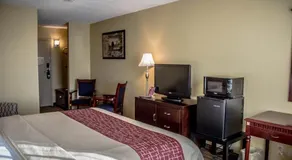 Clarion Inn & Suites - Image 2