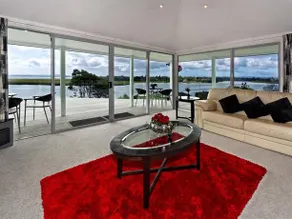 Luxury Waterfront Private Residence - Stunning City & Harbour Bridge View - Image 2