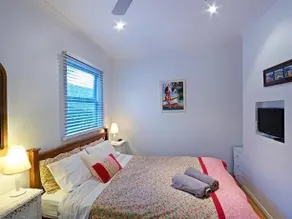 Whale Beach Bed And Breakfast - Image 3