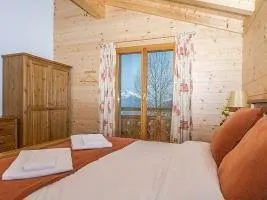 Chalet Chocolat - INH 24846 - Image 2