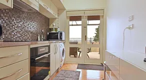 King Retreat Estate - you can honestly walk to Bimbadgen and Hope Estate concerts - Image 5