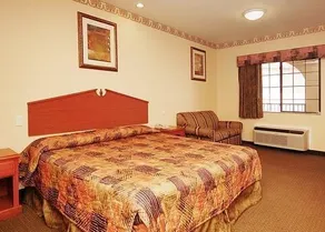 Flippers Holiday Village - Image 3