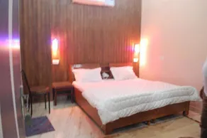 OYO 6370 Hotel Golden Woods - Image 5