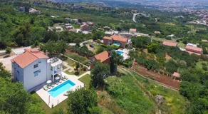 Charming Holiday Home - Image 3