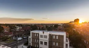 2 Bdrm Art Deco Apt, Stroll To Bondi Junction - Image 2