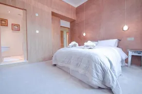 Stylish 2BR Designer Flat Holland Park - Image 3