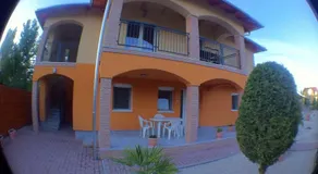 Granada Medences Apartmanhaz - Image 2