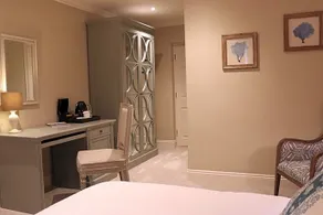 Riverside House Hotel - Image 4