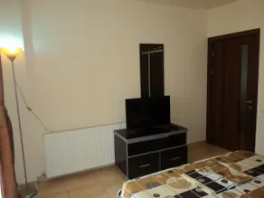 Adeline Apartments - Image 4