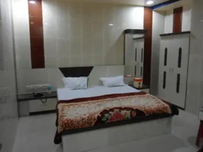 Krish Paradise Hotel - Image 5
