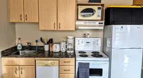 Modern Downtown Loft, Walk Everywhere, LRT at Doorstep - Image 2
