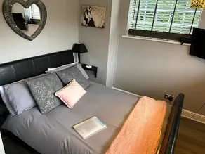 Wisteria Apartment - Image 4