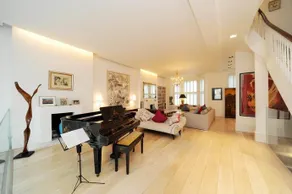 Veeve  Impressive 6 Bed Family Home Holland Park Kensington - Image 3