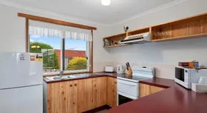 Josie Villa - Beautiful West Burnie Long or short term - Image 3