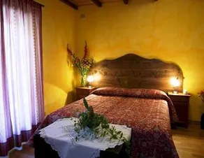 Petit Hotel Le Charmant - Image 3