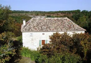 Historic holiday home with garden - Image 2