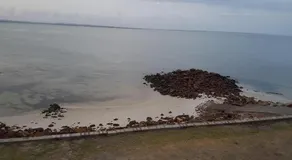 'Yacaaba' Beautiful Waterfront Location - Image 3