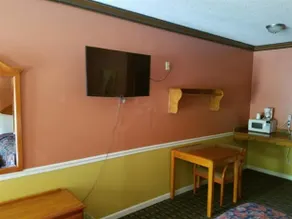 Budget Inn Brownsville - Image 2