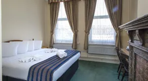 Hampton Court Palace Hotel - Image 2