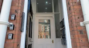 Apartment 4 The Keyes- Stunning & Stylish Apartment With Free Parking - Image 3