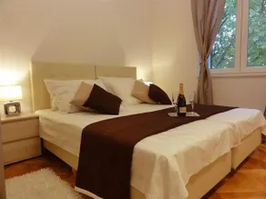 Cro Jet Set Palace - Image 2