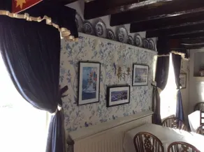 The Beehive Inn - Image 2