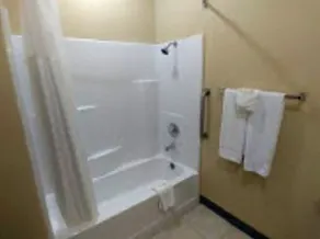 Quality Inn & Suites Roanoke - Fort Worth North - Image 2