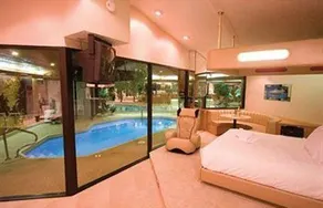 Sybaris Suites Frankfort - Image 3