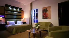 Spectra Inn Hotel - Image 5